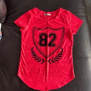 Smart, sporty t-shirt